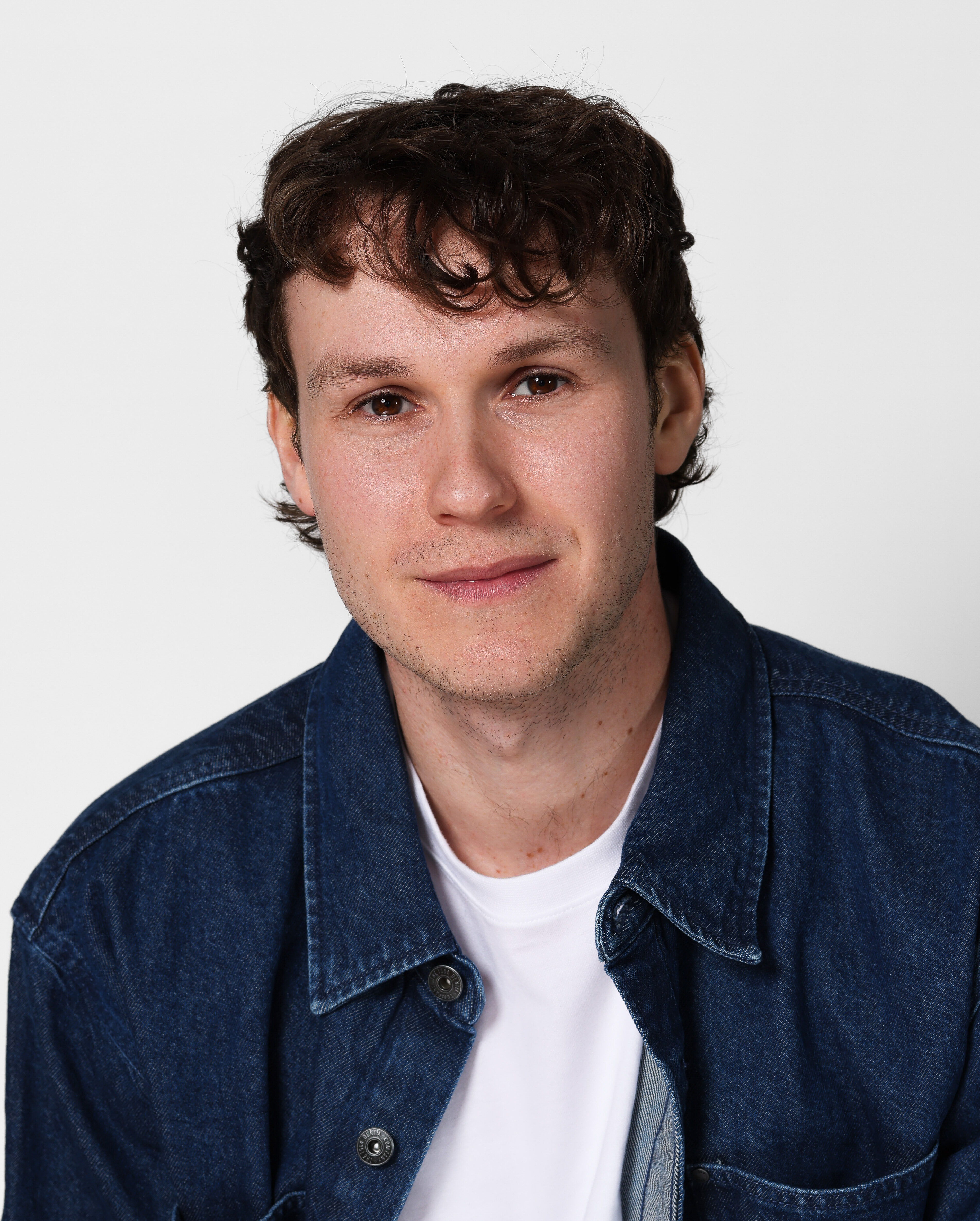 Angus Leighton